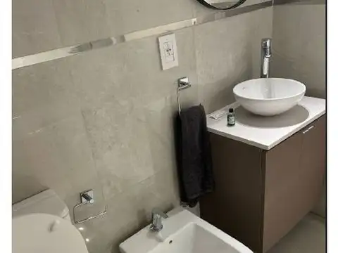 ALQUILER  Monoambiente Piso alto en Paseo de la Cisterna, Monserrat, Caba.