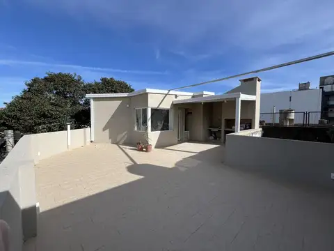 Depto Tipo Casa 4 ambientes con 2 baños