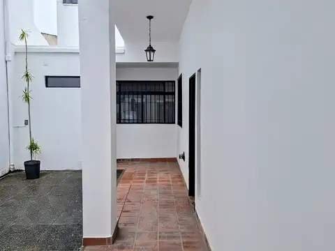 Casa en Alquiler con 4 cocheras