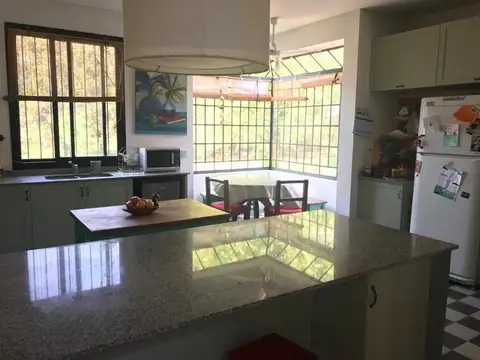 Casa 5 ambientes con 3 baños