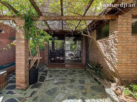 #Recoleta Tres ambientes con patio jardín y quincho con parrilla