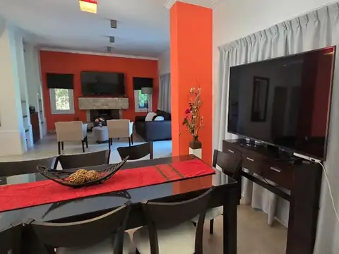 Casa 4 ambientes con 3 baños