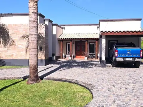 Casa en Venta con 2 cocheras