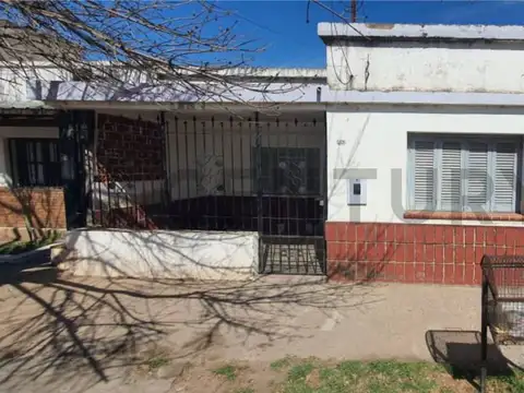 RETASADA   Casa en Barrio Parque  a Receciclar - Cañada de Gómez