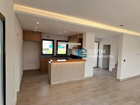 Casa 4 ambientes con 3 baños