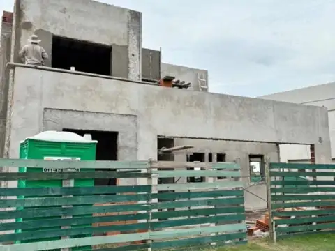Casa 4 ambientes con 3 baños