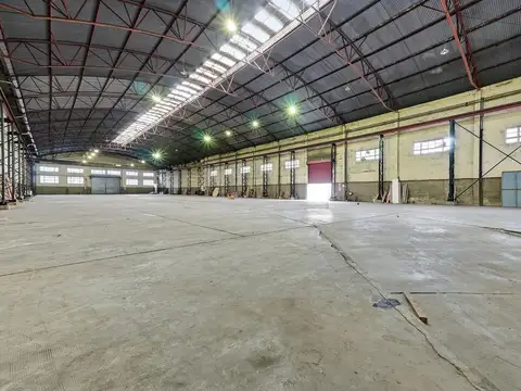 Alquiler galpón industrial con oficinas - Doble Ingreso - Logística última milla