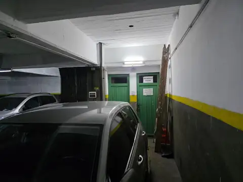 Rivadavia 1300 1erSS Congreso Cochera fija cub u$11.000