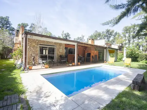 Casa 4 ambientes muy luminosa en Pilar - Barrio Los 3 Coniles