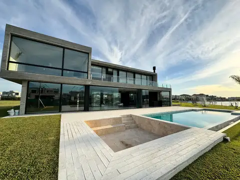 CASA VENTA 6 AMBIENTES A LA LAGUNA TERRALAGOS
