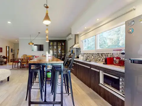 Casa 4 ambientes con 2 baños