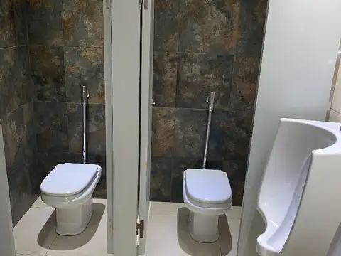 Oficina en Alquiler con 20 cocheras