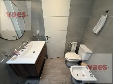 Casa en Alquiler con 2 cocheras