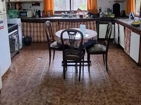 VERSALLES AVENIDA JUAN B.JUSTO 9400 HERMOSA CASA PARA RECICL