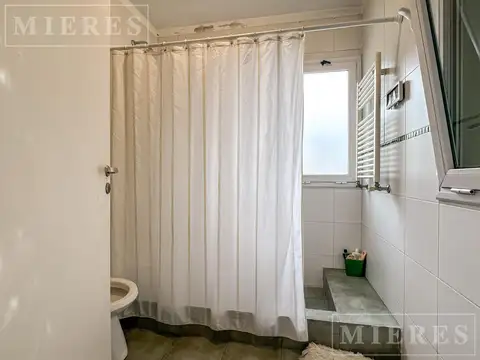 Casa 7 ambientes con 2 baños