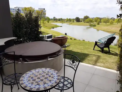 Duplex al golf con cochera y jacuzzi