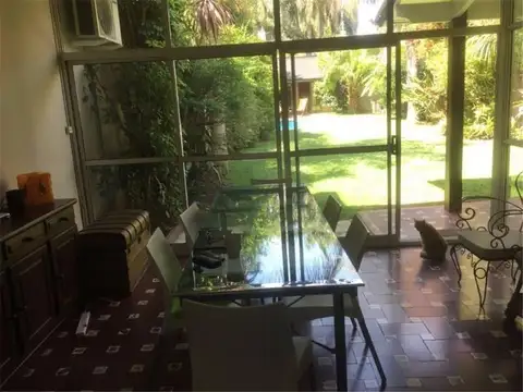 Casa en Alquiler con 2 cocheras