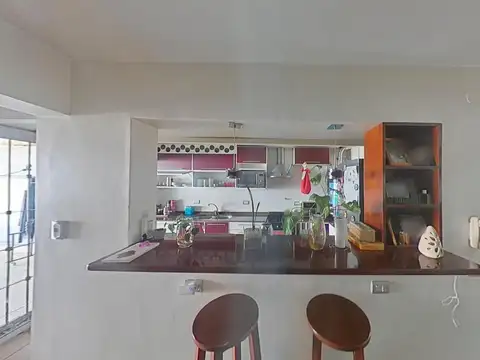 Casa 7 ambientes con 2 baños