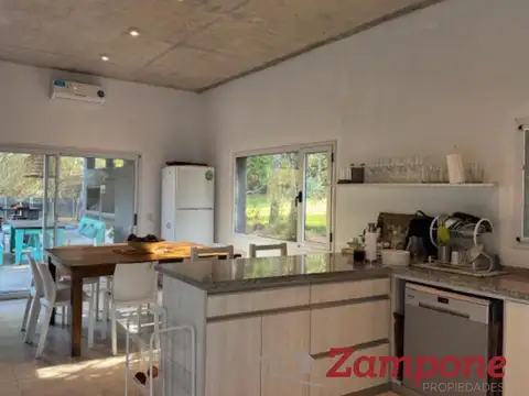 Casa 5 ambientes con 3 baños