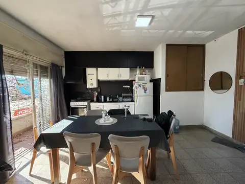 Casa 10 ambientes con 3 baños