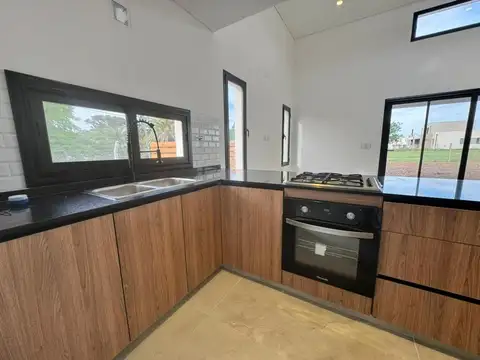 RBS. DIVINA CASA  EN SANTA ELISA, PILAR DEL ESTE