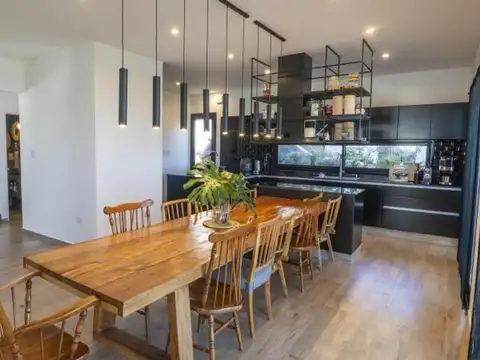 VENTA CASA 2 PLANTAS SANTA LUCIA - PILAR DEL ESTE