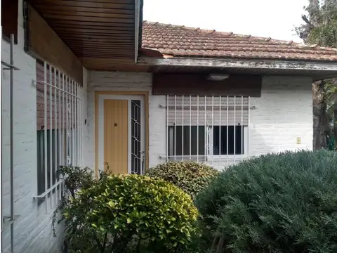 DEPARTAMENTO TIPO CASA EN BUENA UBICACIÓN