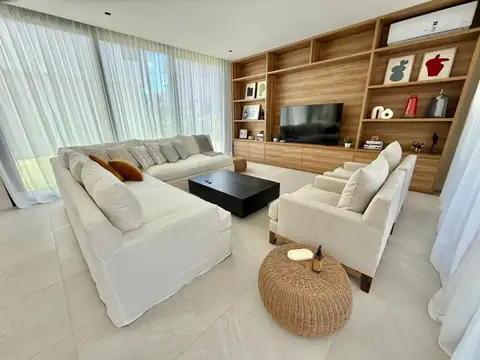 Casa 6 ambientes con 6 baños