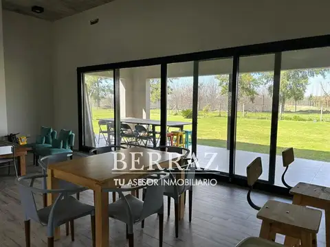 Casa en Venta con 3 cocheras