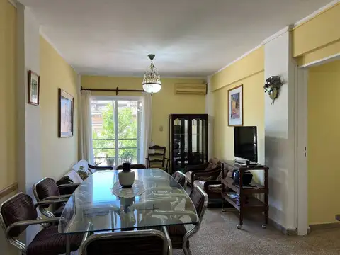 Boulevard Hipólito Yrigoyen 200