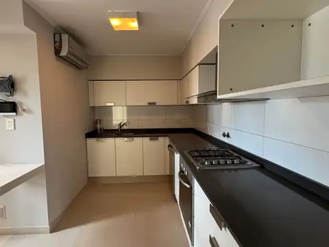 VENTA/ SEMIPISO 3 DORMITORIOS /CENTRO