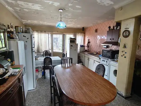 Casa 6 ambientes con 1 baño