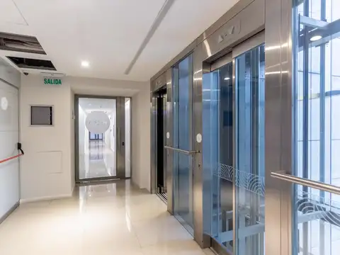 Oficina en Alquiler con 2 cocheras