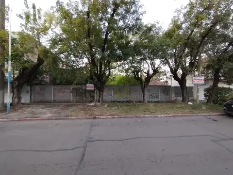 Claudio Maria Joly al 2200 Moreno Centro lado Sur