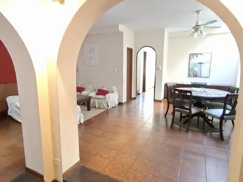 Casa 5 ambientes con 2 baños