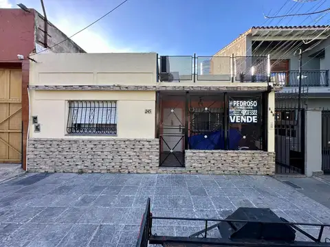 DPTO TIPO CASA AL FRENTE 3 AMBIENTES CON PATIO