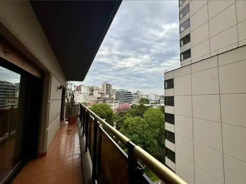 Departamento de 5 ambientes con balcón y cochera en Retiro