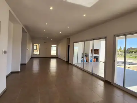 ALQUILER CASA SAN SEBASTIAN  AREA 8 A ESTRENAR