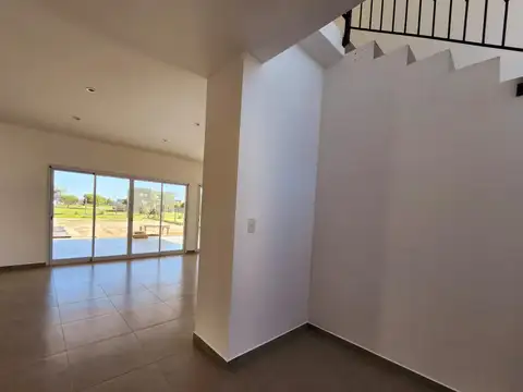 Casa en Alquiler al Oeste