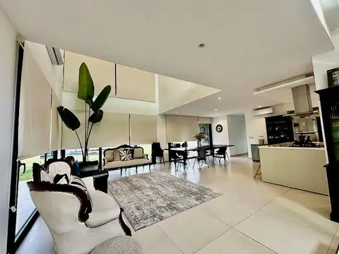 Casa 5 ambientes con 4 baños