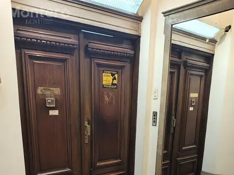 Oficina 5 ambientes con 2 baños