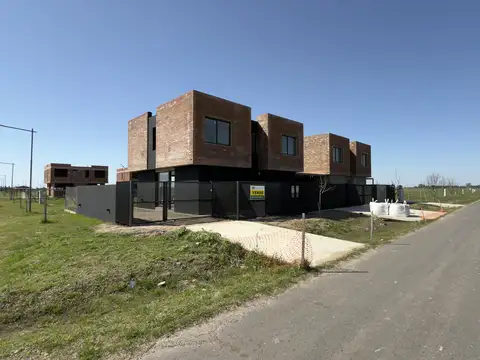 Duplex en venta de dos dormitorios, Paseo del Norte, Funes