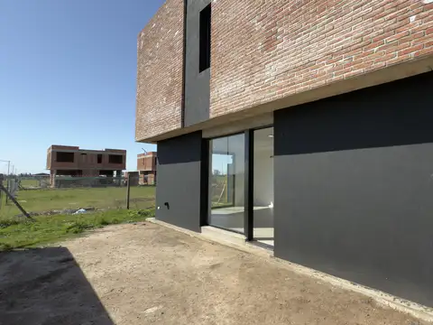 Duplex en venta de dos dormitorios, Paseo del Norte, Funes