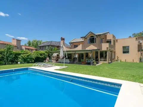 VENTA CASA EN COUNTRY NÁUTICO ESCOBAR
