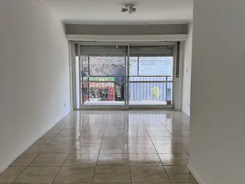 ALQUILER 3 Ambientes con Comedor Diario, Balcon Corrido y Lavadero Independiente en Almagro