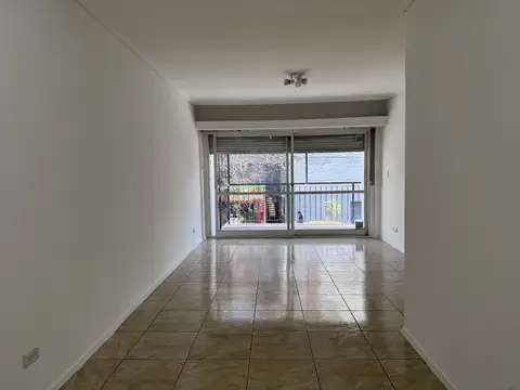 Castro Barros 100, Piso 1
