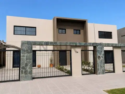 VENTA CASA 4 AMBIENTES CON GRAN PARQUE, PARRILLA Y COCHERA – VILLA ALEMANIA, HURLINGHAM