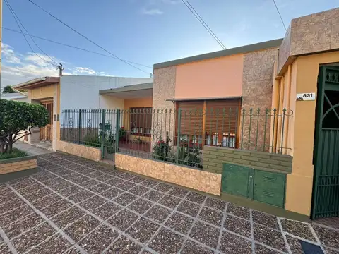Dos casas en Juncal 831