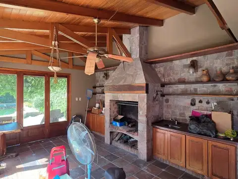 Casa 5 ambientes con 2 baños