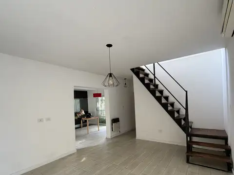 Casa en Alquiler en Alberdi, $ 900.000